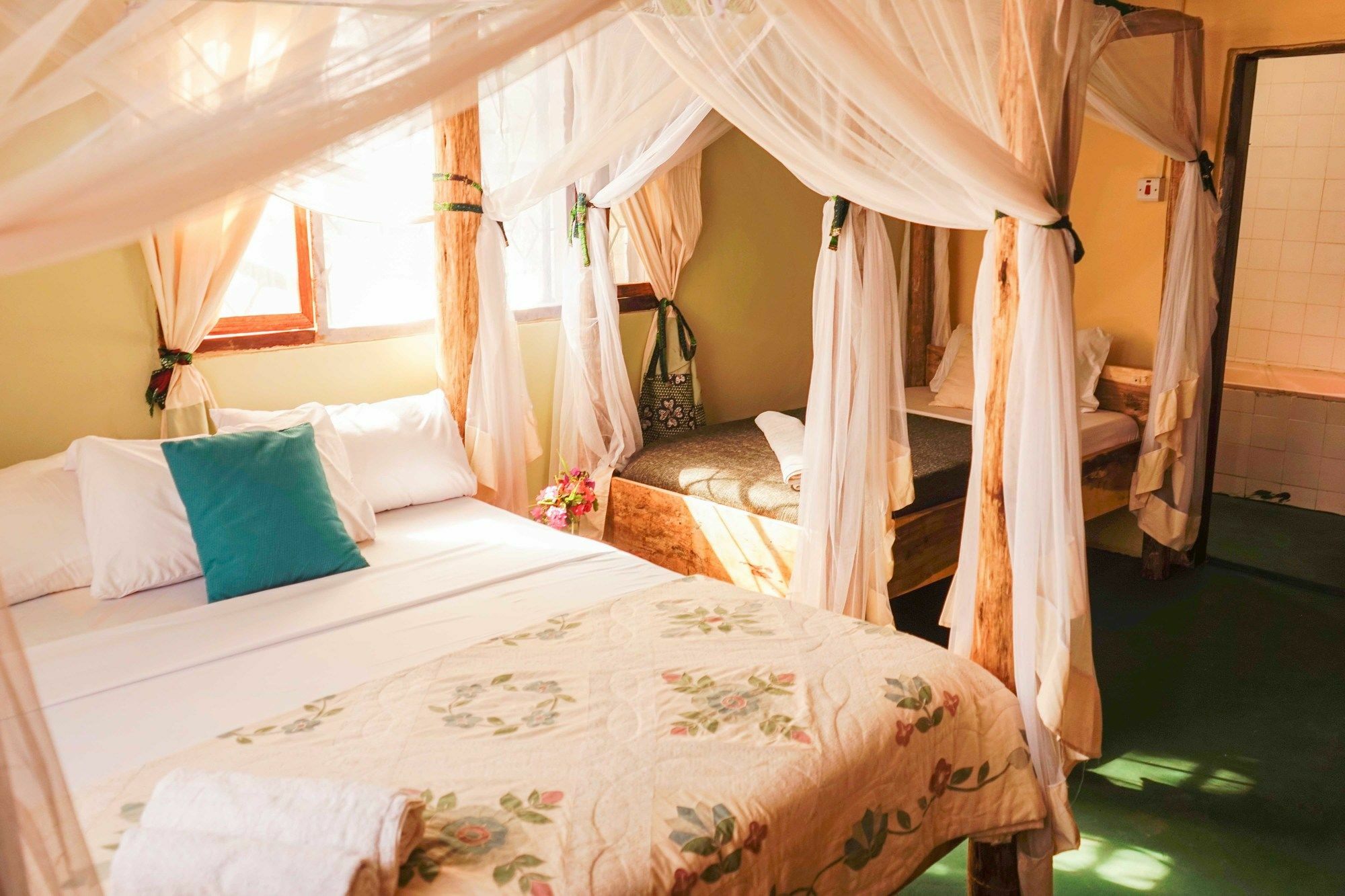 מושי The Secret Garden Hotel מראה חיצוני תמונה